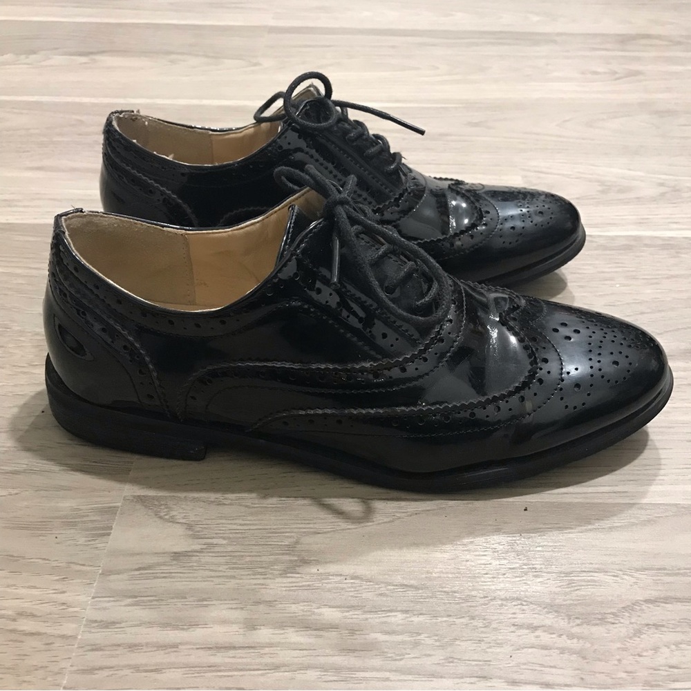 Womens Bucco black shiny oxfords - Size 6